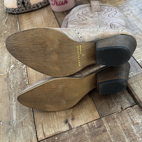 Very Volatile Boots - Worn for a photo shoot - Picture 5 of 7